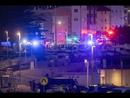 Salgono a 12 le vittime a Sydney, 'presa di mira la comunità ebraica'