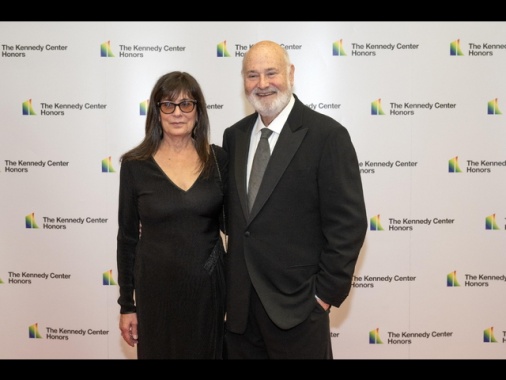 Il regista Rob Reiner e la moglie uccisi nella loro villa a Los Angeles