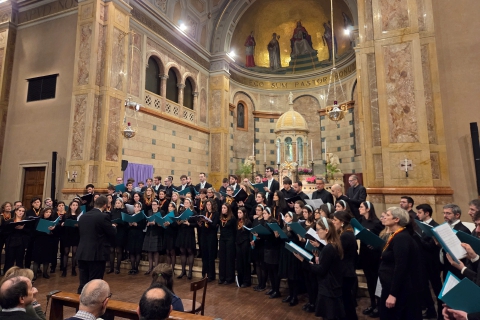 Casciago, il coro dei cento per la solidarietà