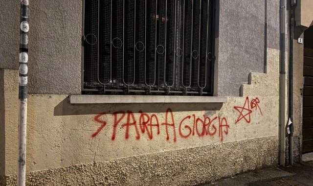 “Spara a Giorgia” sulla sede della Lega di Busto