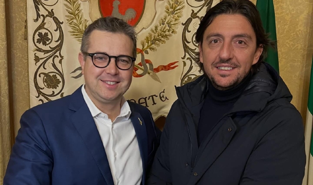 Il sindaco di Gallarate, Andrea Cassani, con Thomas Valentino