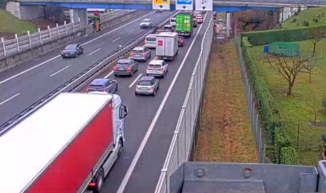 Le code verso la barriera di Gallarate riprese dalla webcam di Autostrade per l’Italia