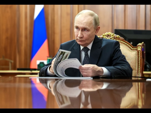 Putin, 'se non ci sono negoziati concreti, prenderemo i territori con la forza'