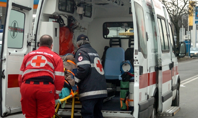 Il giovane è stato portato all’ospedale di Garbagnate (foto Archivio)