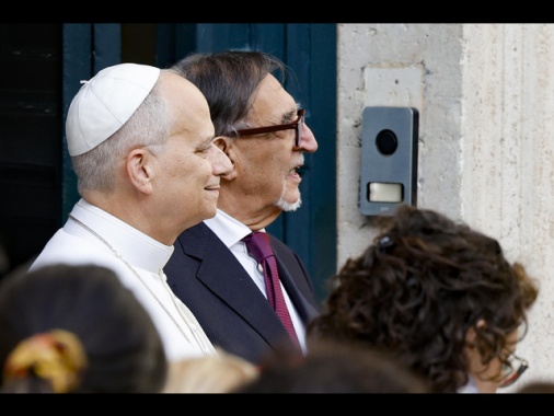 Il Papa al Senato ha scoperto il volto del Bambinello nel presepe