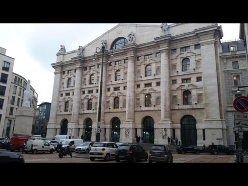 Borsa: Milano chiude in rialzo dello 0,82%