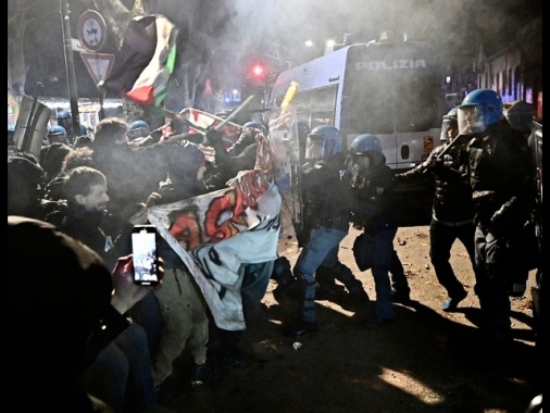 I manifestanti tentano rientro in Askatasuna ma vengono respinti