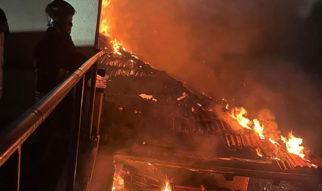 Problemi alla canna fumaria: incendio e stabile inagibile