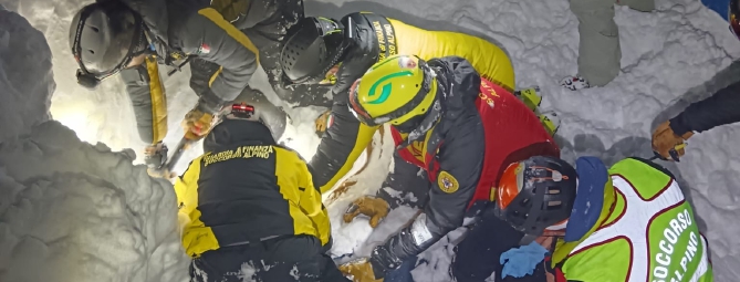 Sciatore sepolto dalla neve: salvato sul Col d’Olen