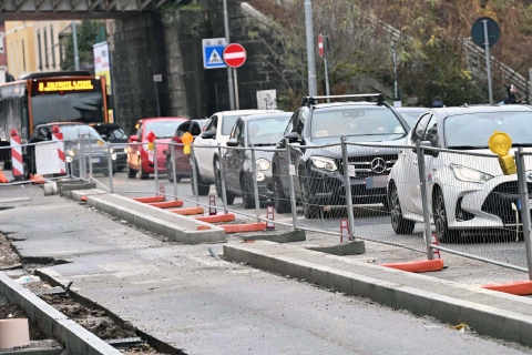 Pista ciclabile in viale Belforte: «Fermate i lavori»