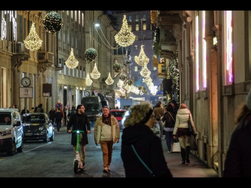 Luminarie, eventi, mercatini, addobbi di Natale, i Comuni spendono quasi 400 milioni