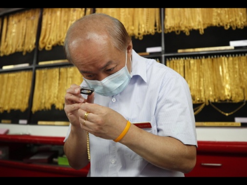 Oro sopra i 4.500 dollari in Asia sull'onda del taglio dei tassi Usa