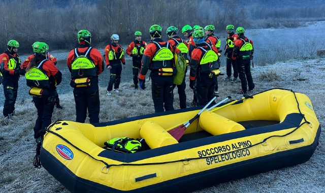 Esercitazione con gommoni nel Toce