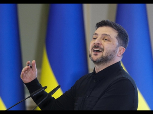 Zelensky, 'i raid russi dimostrano che Mosca non vuole la pace'