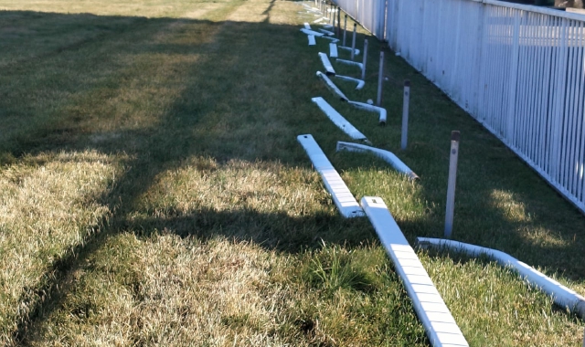 La staccionata in dirittura d’arrivo della pista che è stata rimossa