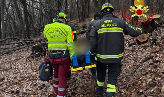 In bici nel bosco, cade e si fa male: soccorso 62enne a Vergiate