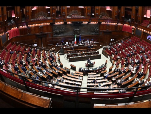 Sì della Camera alla fiducia sulla manovra