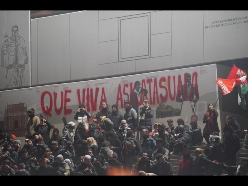 Capodanno a Torino, tensioni a corteo antagonisti