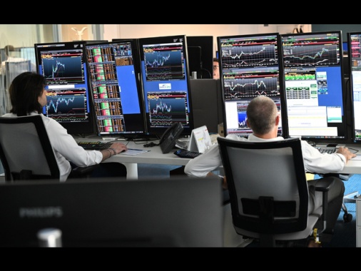 Borsa: Milano in rialzo supera i 45mila punti, ai massimi dal 2000