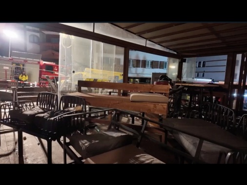 Il bar di Crans-Montana è di una coppia francese, 'la donna ferita a un braccio'