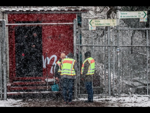 Incendio a Berlino, blackout per 45.000 appartamenti