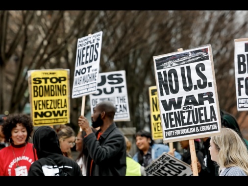 Proteste davanti la Casa Bianca e in 70 città Usa contro il blitz in Venezuela
