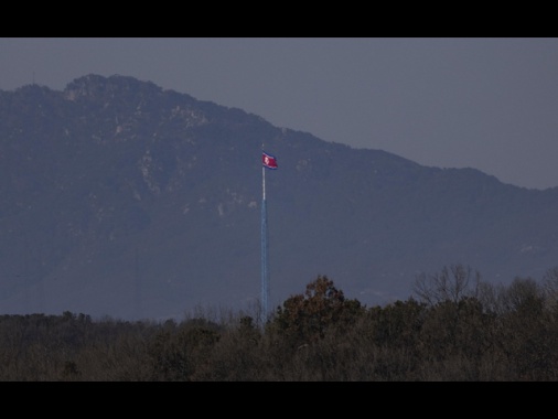 Media, 'Pyongyang ha lanciato un missile balistico'