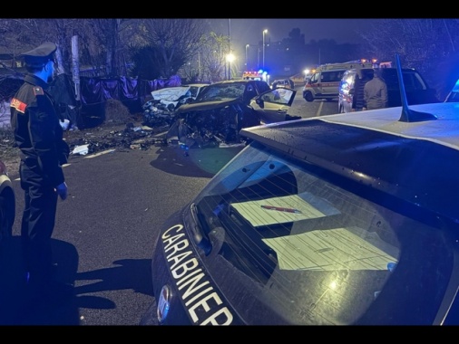 Frontale tra due auto a Roma, tre morti e un ferito grave