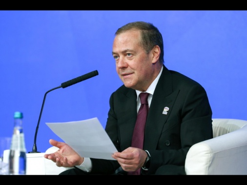 Medvedev, 'illegali ma coerenti le azioni di Trump contro il Venezuela'