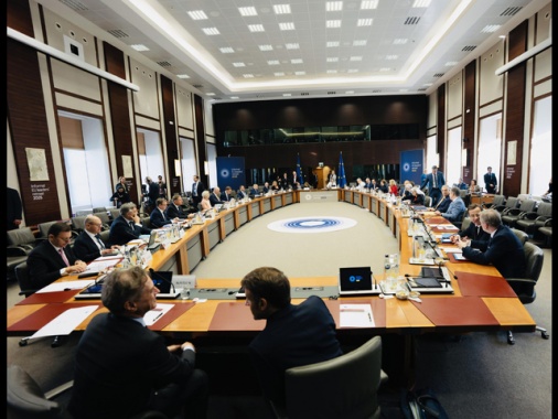 Ue senza Orban, rispettare la volontà del popolo venezuelano