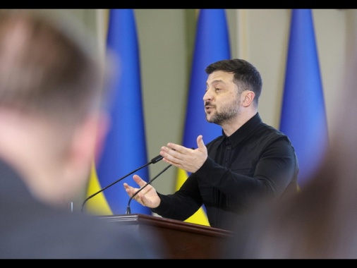 Zelensky, 'ci prepariamo a due opzioni, diplomazia o ulteriore difesa'
