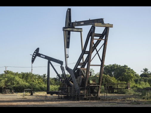 Petrolio in calo dell'1%, il Brent tocca i 60 dollari al barile