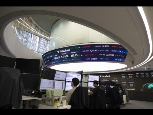 Borsa: l'Asia chiude su nuovi record tra Ia e tensioni geopolitiche