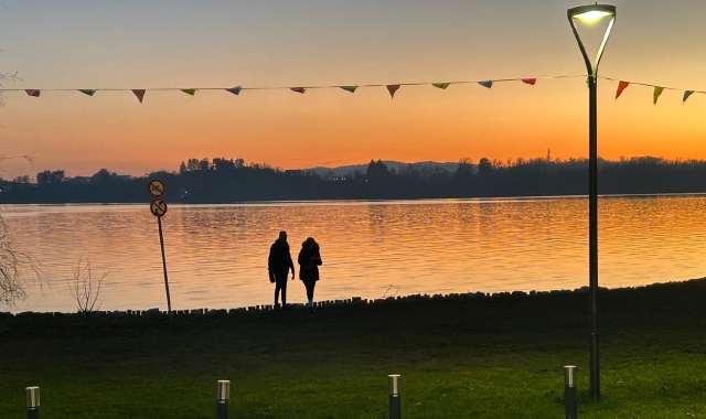 Tramonto sul lungolago di Gavirate