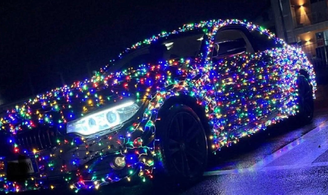 La scintillante Bmw con 5,000 lucine