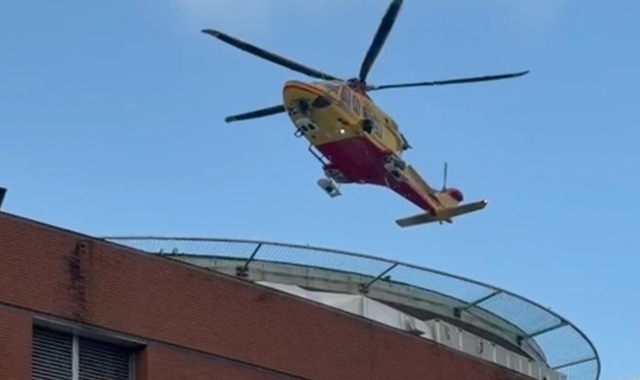 L’elicottero dei soccorsi e del trasporto dei feriti al Niguarda