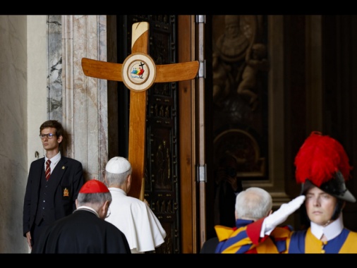 Il Papa domani chiuderà la Porta Santa, presente Mattarella