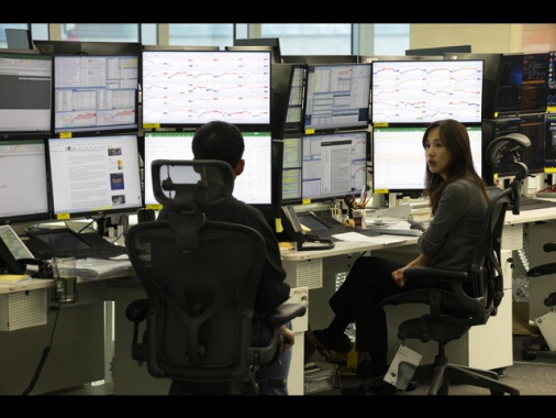 Borsa: l'Asia chiude tonica e aggiorna i massimi, lente sull'Ia