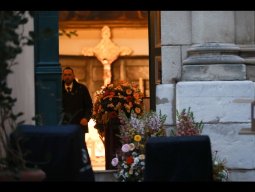 Cominciati funerali Bardot, salma dell'attrice accolta dal figlio