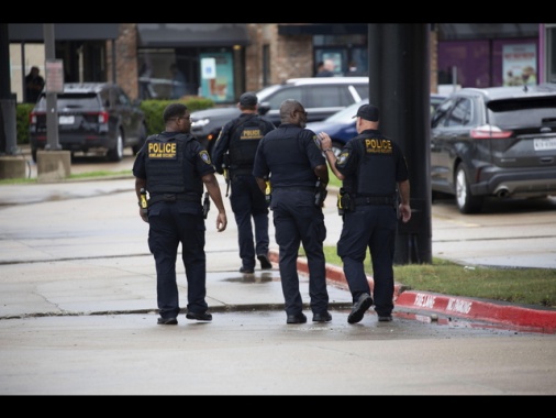 Agenti dell'Ice uccidono una donna a Minneapolis