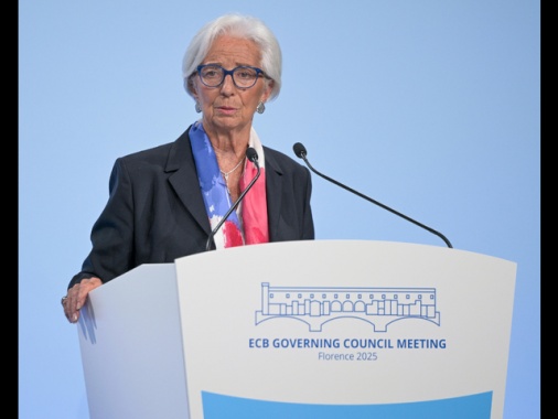 Bce, stabili le attese d'inflazione delle famiglie, peggiorano per la crescita