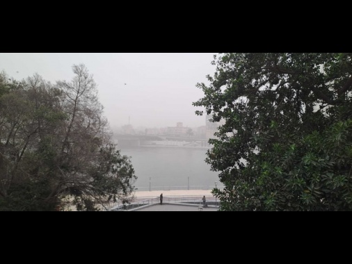 Tempesta di sabbia al Cairo, parzialmente interrotto il traffico aereo