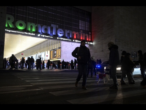 ++ Controlli a Termini, sequestrati 6 milioni di articoli contraffatti ++