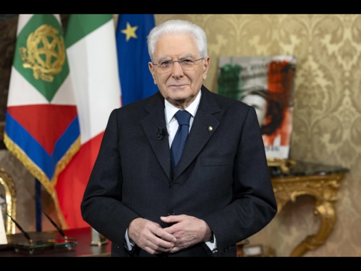 Mattarella, stampa antidoto contro abusi poteri pubblici e privati