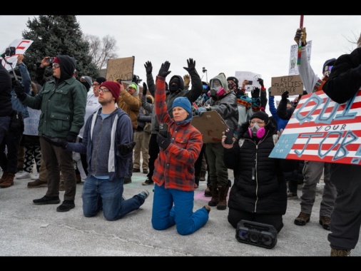 Giudice impone restrizioni all'uso della forza dell'Ice a Minneapolis