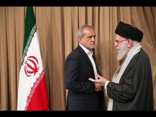Pezeshkian, 'attaccare Khamenei equivale a una guerra totale'