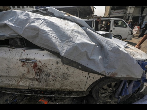 Media Gaza, 'colpita auto da raid Israele, 5 vittime tra cui tre reporter'