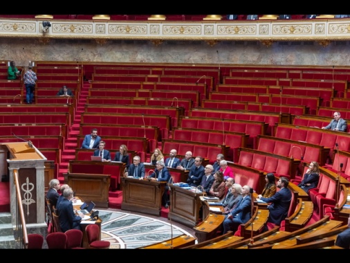 Francia, Lecornu mette la fiducia sulla manovra, nuove mozioni di sfiducia