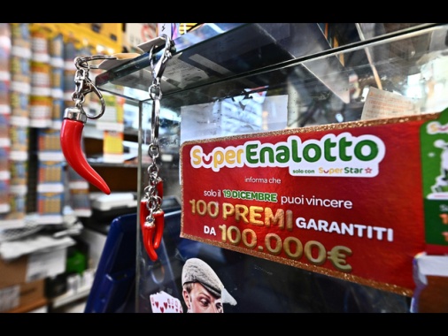 Seconda tranche rincari sigarette, da martedì la riforma del Lotto e Superenalotto