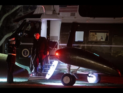 Trump minaccia Carney, 'dazi al 100% se fa un accordo con la Cina'